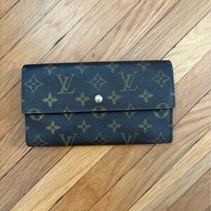 Authentic vintage louis vuitton wallet.